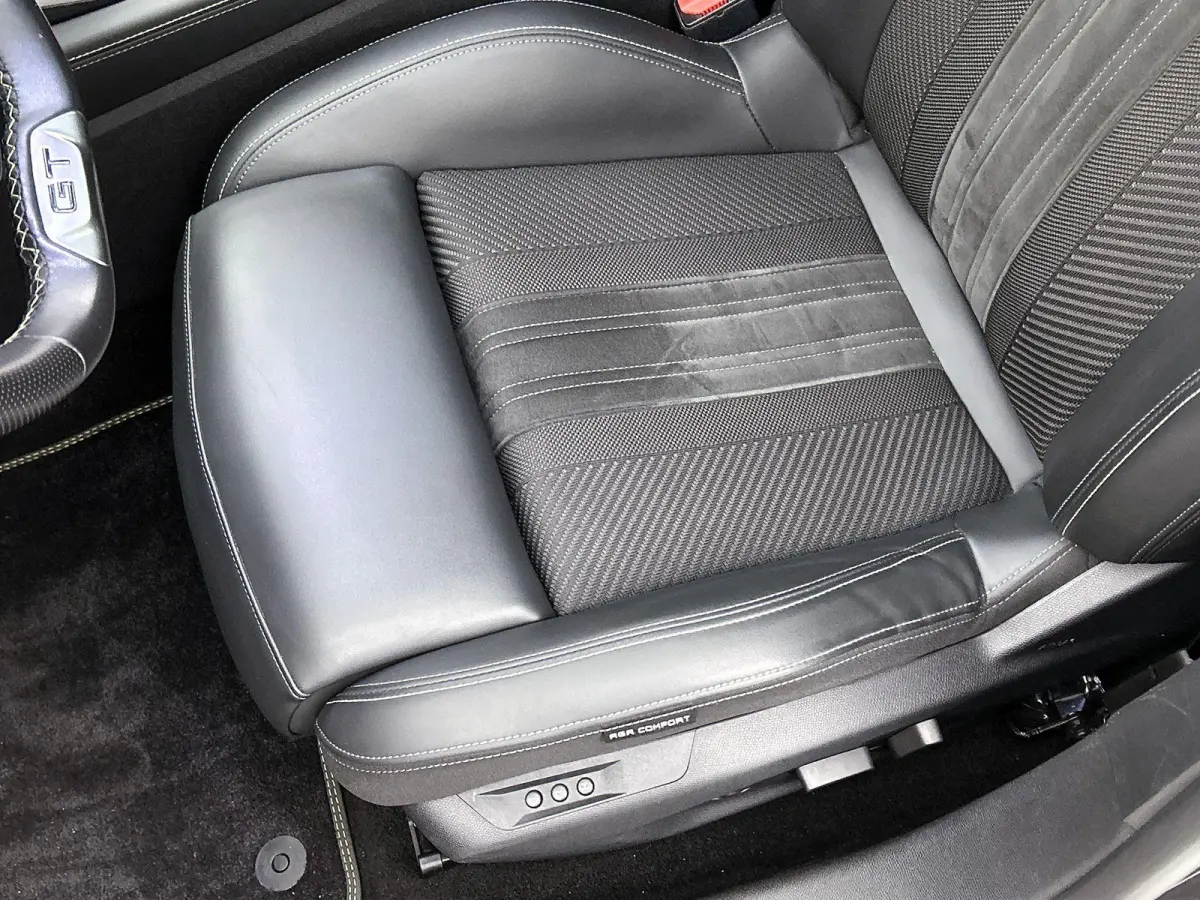 1.2 PureTech GT Pack Business | Automaat | Apple Carplay / Android Auto | Panoramadak | Achteruitrijcamera | Parkeersensoren |