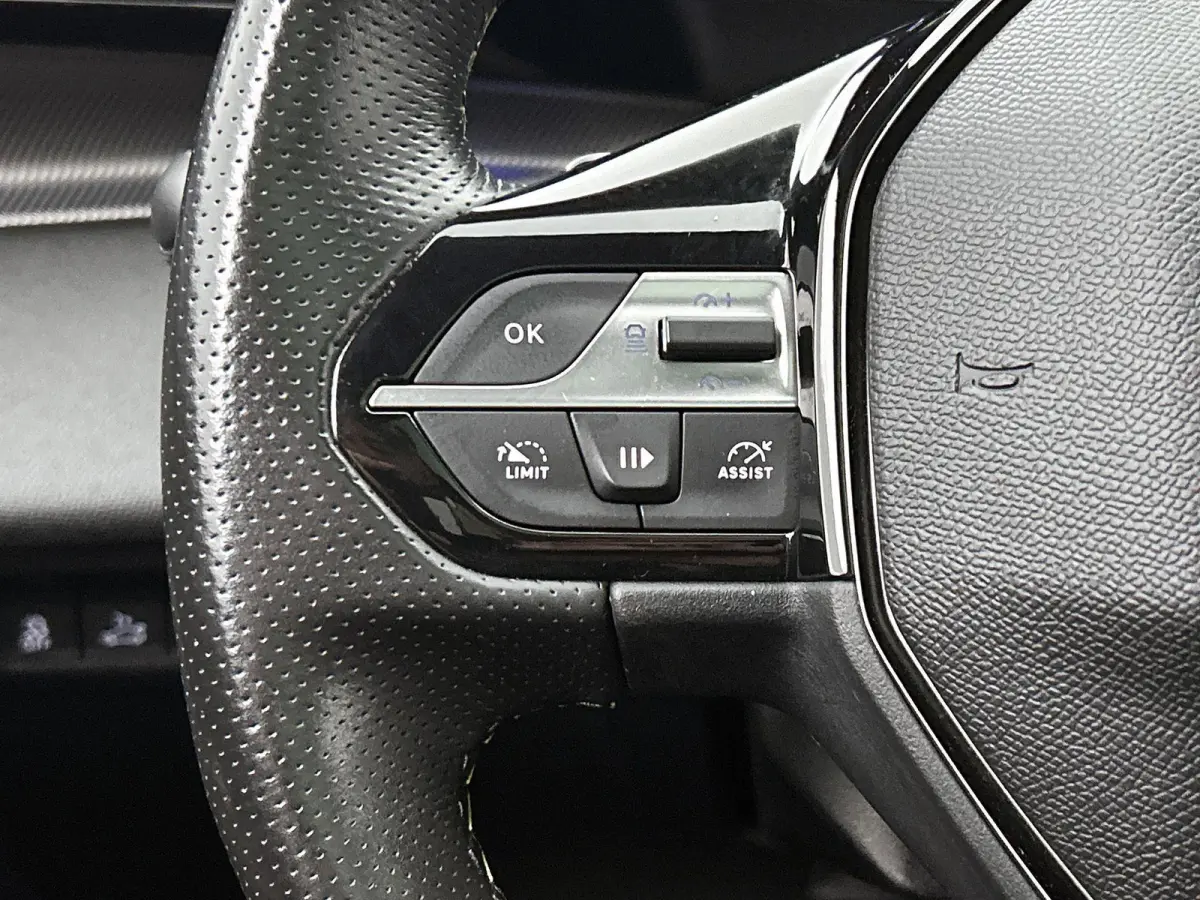 1.2 PureTech GT Pack Business | Automaat | Apple Carplay / Android Auto | Panoramadak | Achteruitrijcamera | Parkeersensoren |
