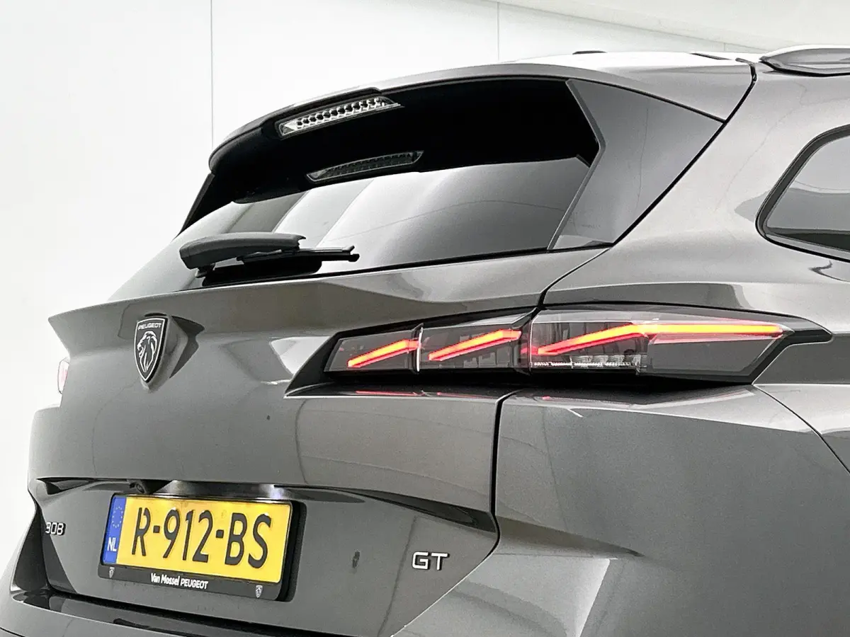 1.2 PureTech GT Pack Business | Automaat | Apple Carplay / Android Auto | Panoramadak | Achteruitrijcamera | Parkeersensoren |