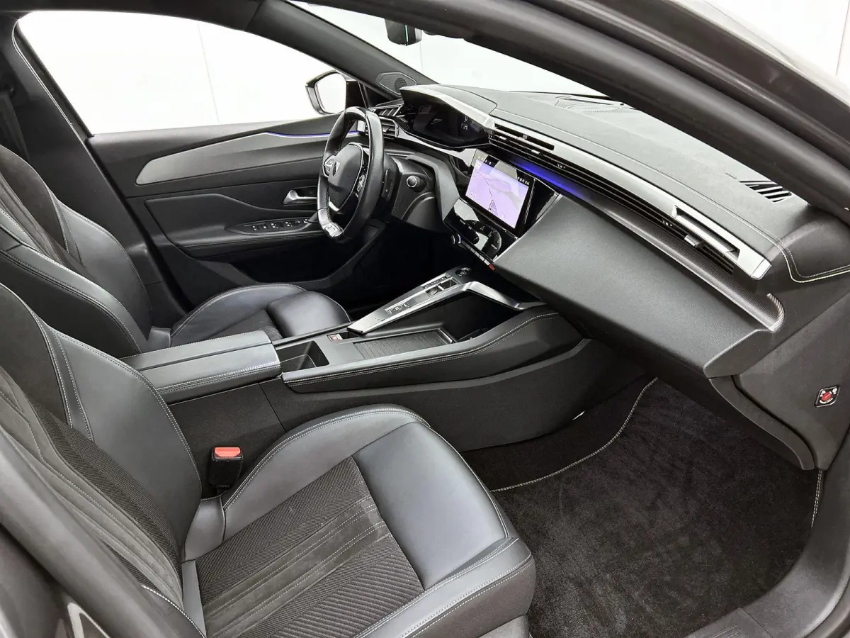 1.2 PureTech GT Pack Business | Automaat | Apple Carplay / Android Auto | Panoramadak | Achteruitrijcamera | Parkeersensoren |