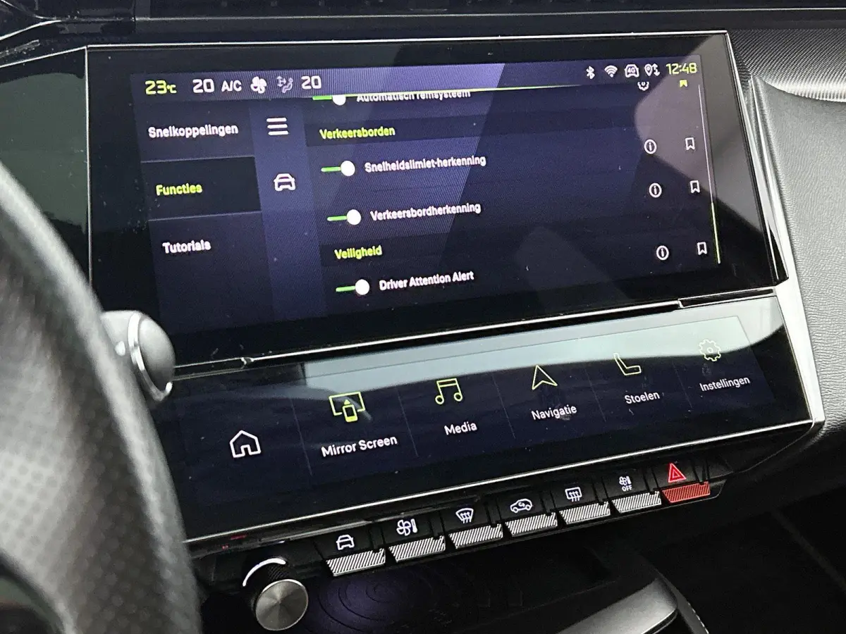 1.2 PureTech GT Pack Business | Automaat | Apple Carplay / Android Auto | Panoramadak | Achteruitrijcamera | Parkeersensoren |