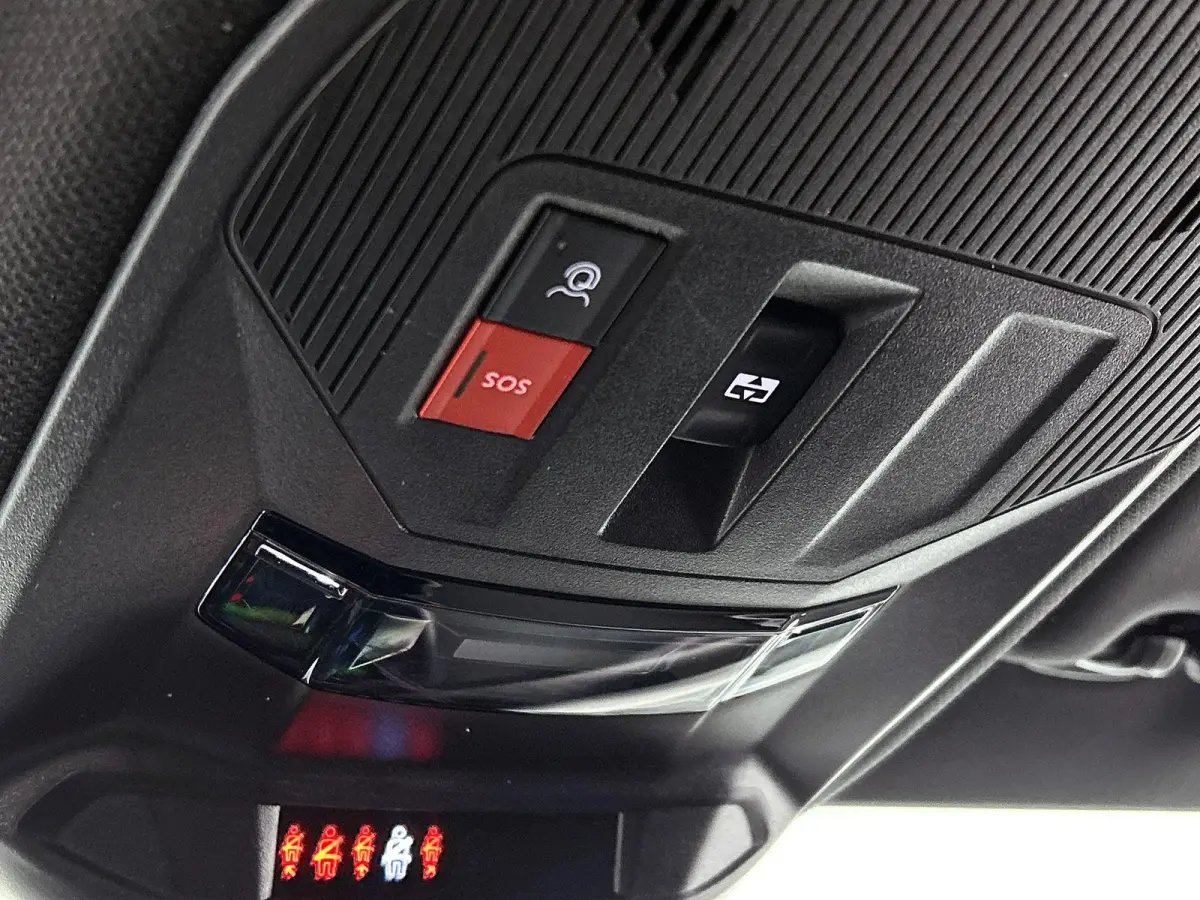 1.2 PureTech GT Pack Business | Automaat | Apple Carplay / Android Auto | Panoramadak | Achteruitrijcamera | Parkeersensoren |