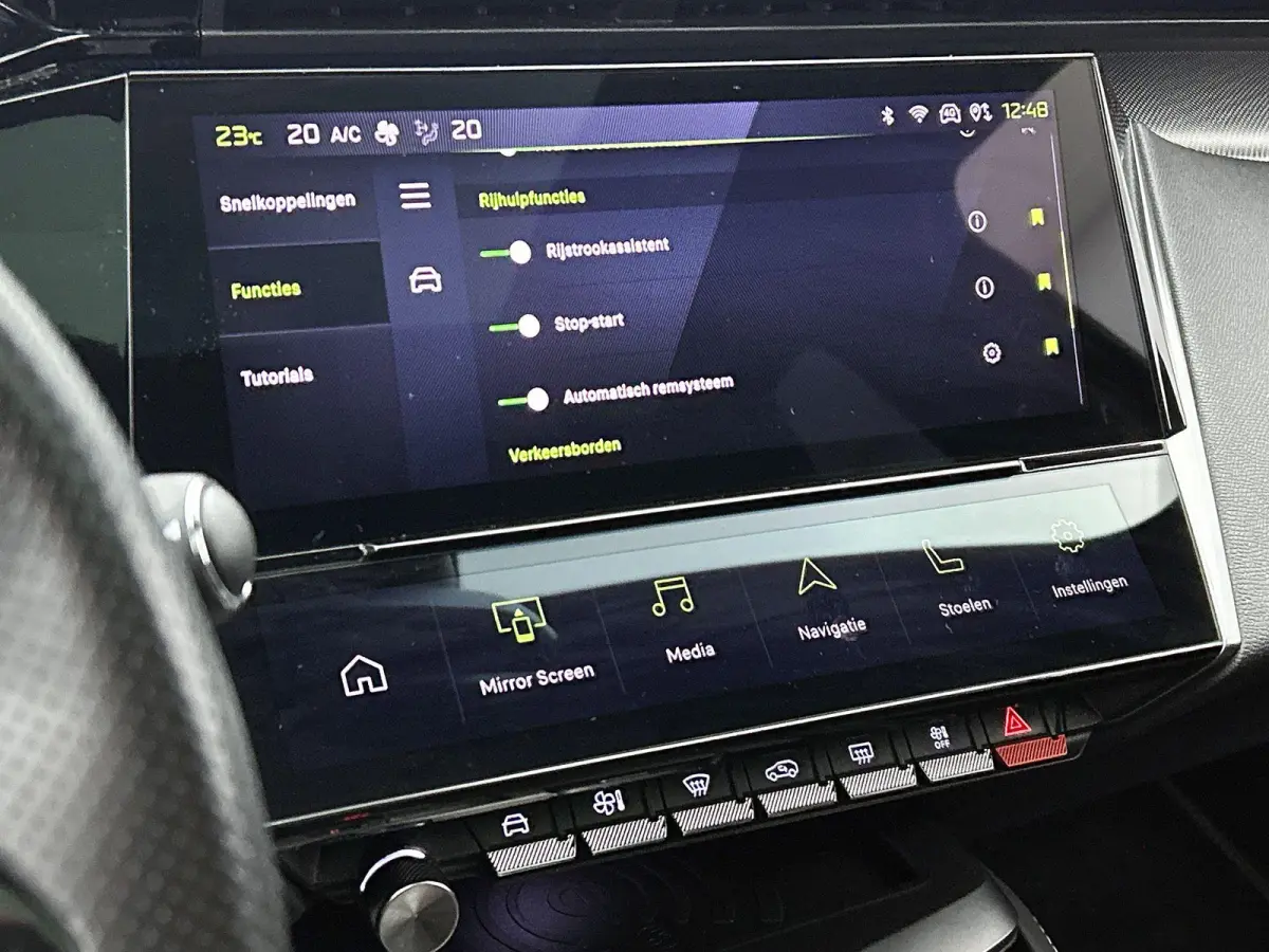 1.2 PureTech GT Pack Business | Automaat | Apple Carplay / Android Auto | Panoramadak | Achteruitrijcamera | Parkeersensoren |