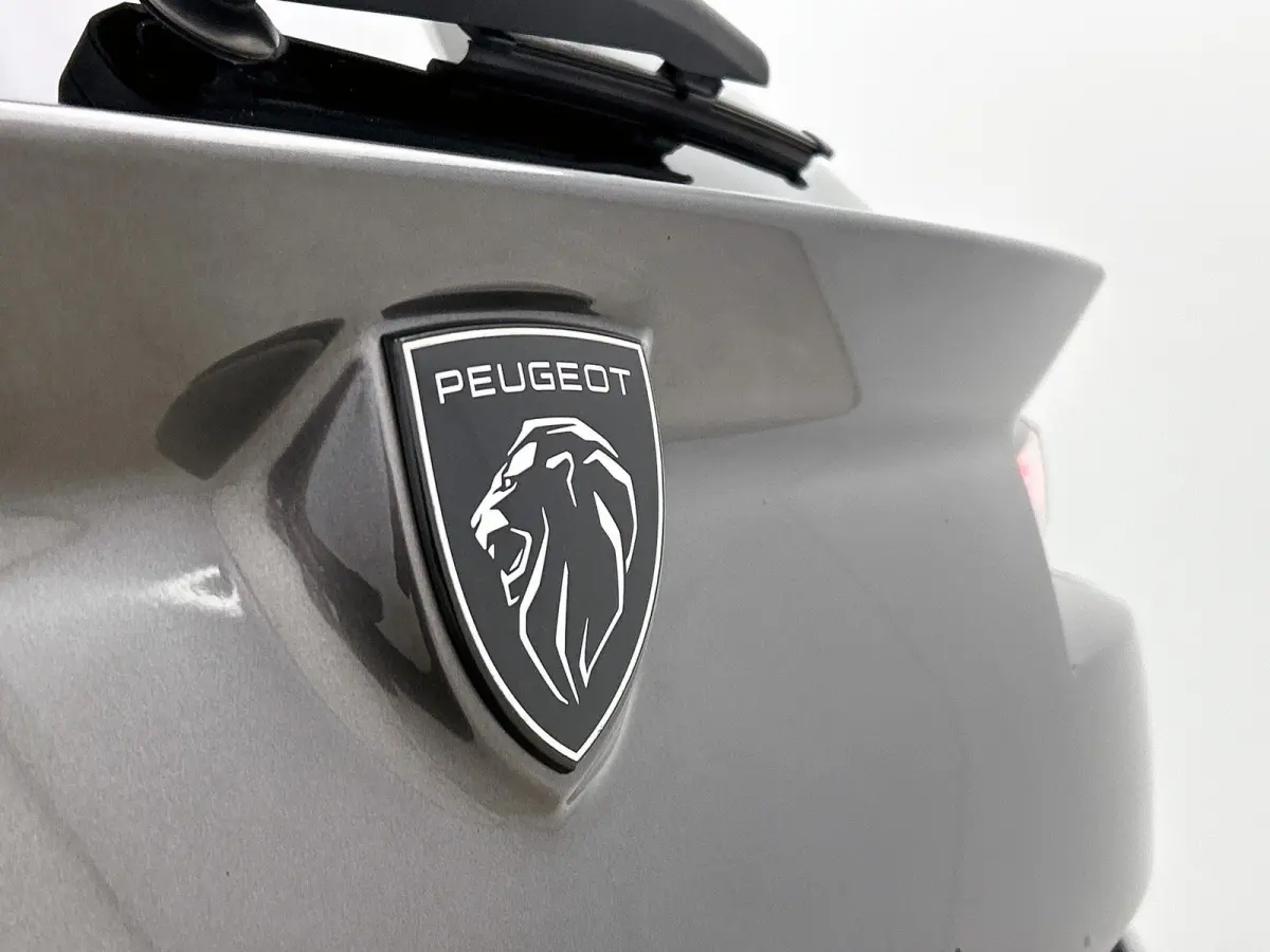 1.2 PureTech GT Pack Business | Automaat | Apple Carplay / Android Auto | Panoramadak | Achteruitrijcamera | Parkeersensoren |