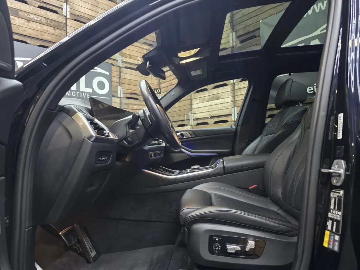 XDrive50e Launch Edition M-Sport Sky Lounge Maxton Panorama Leder Luchtvering 22"LM