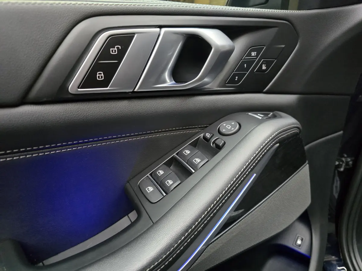 XDrive50e Launch Edition M-Sport Sky Lounge Maxton Panorama Leder Luchtvering 22"LM