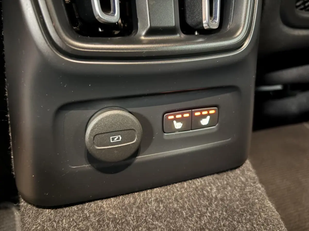 1.5 T5 PHEV Ultimate Dark|Trekhaak|Camera|Carplay