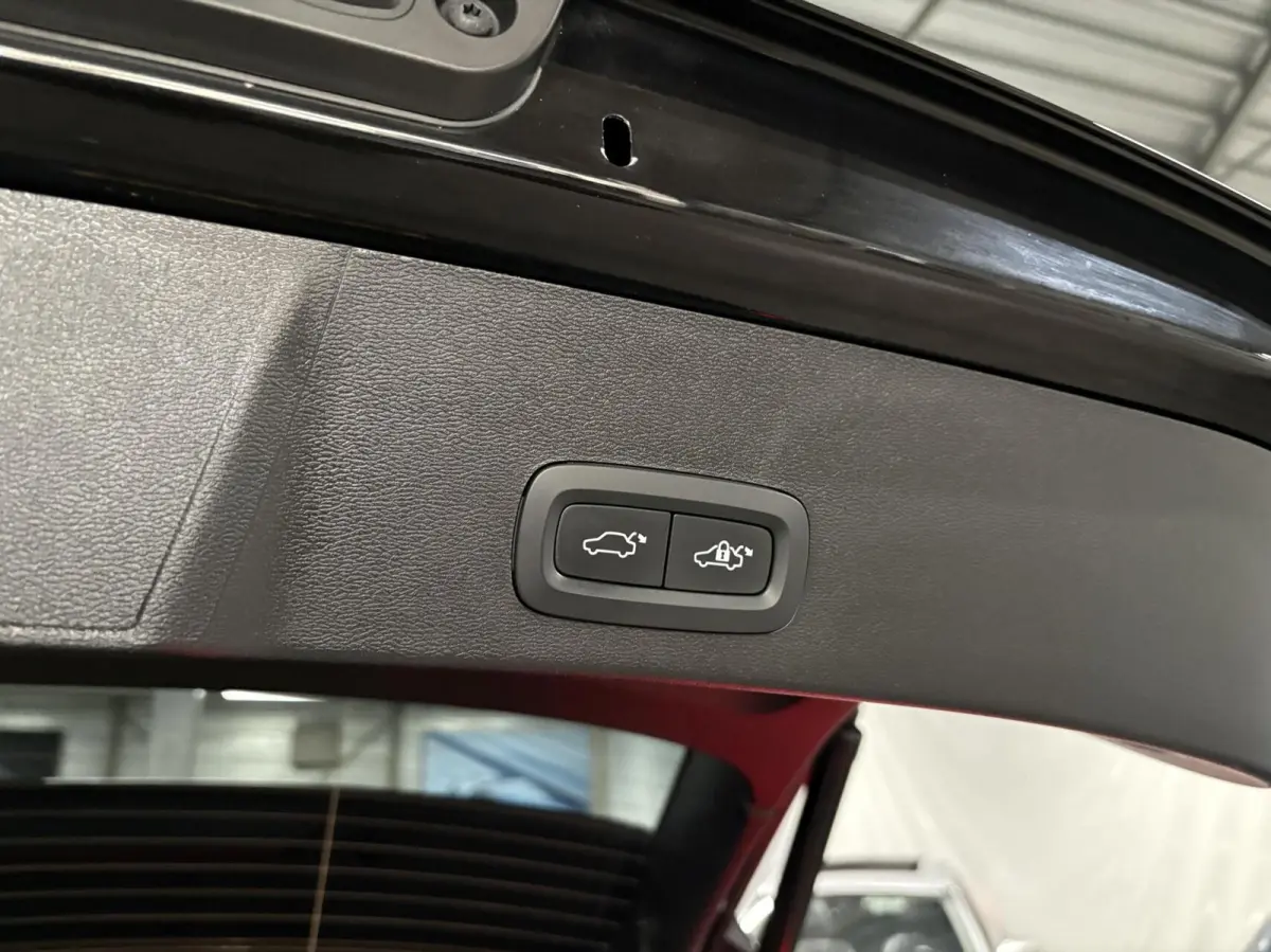 1.5 T5 PHEV Ultimate Dark|Trekhaak|Camera|Carplay