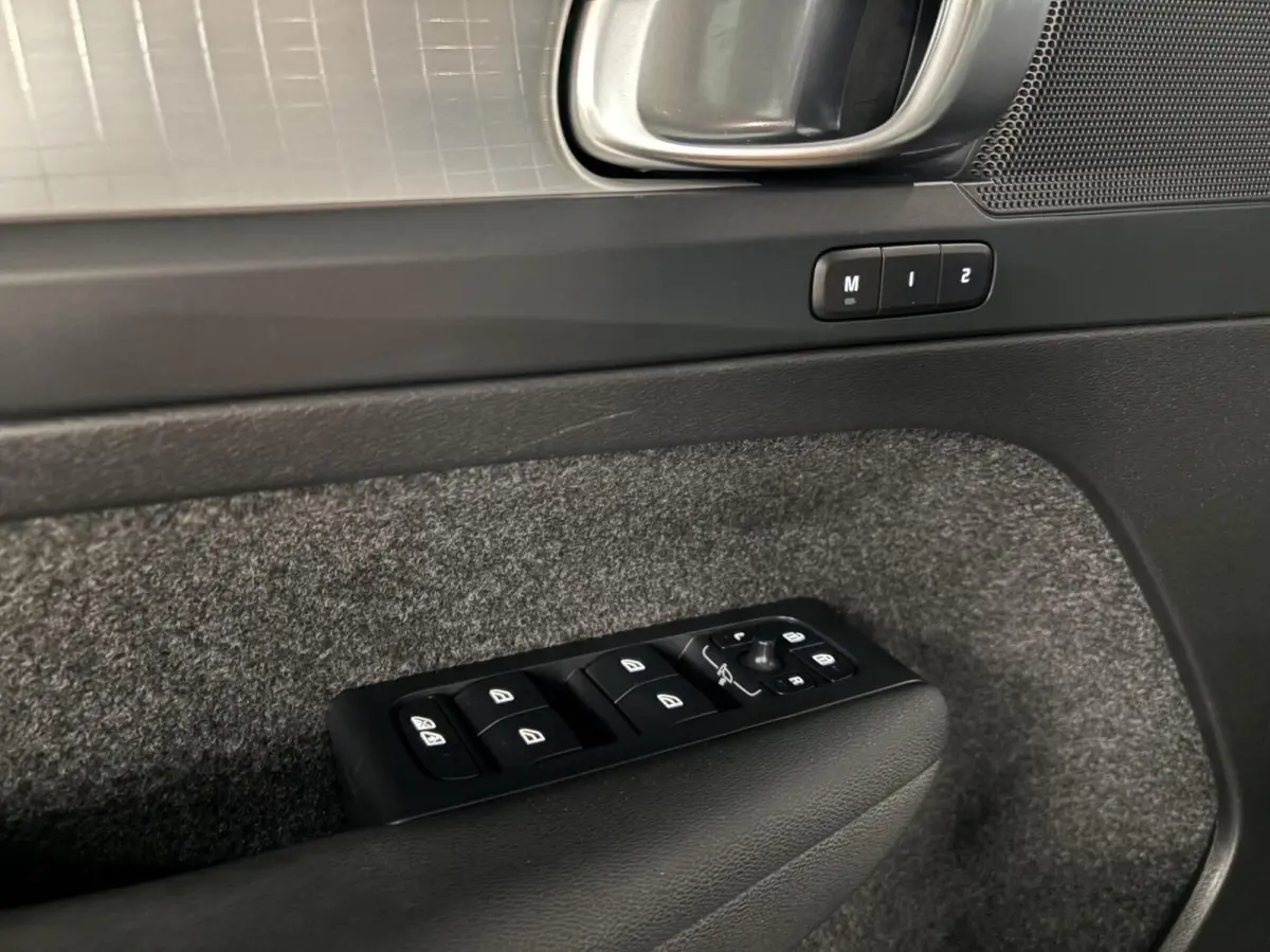 1.5 T5 PHEV Ultimate Dark|Trekhaak|Camera|Carplay
