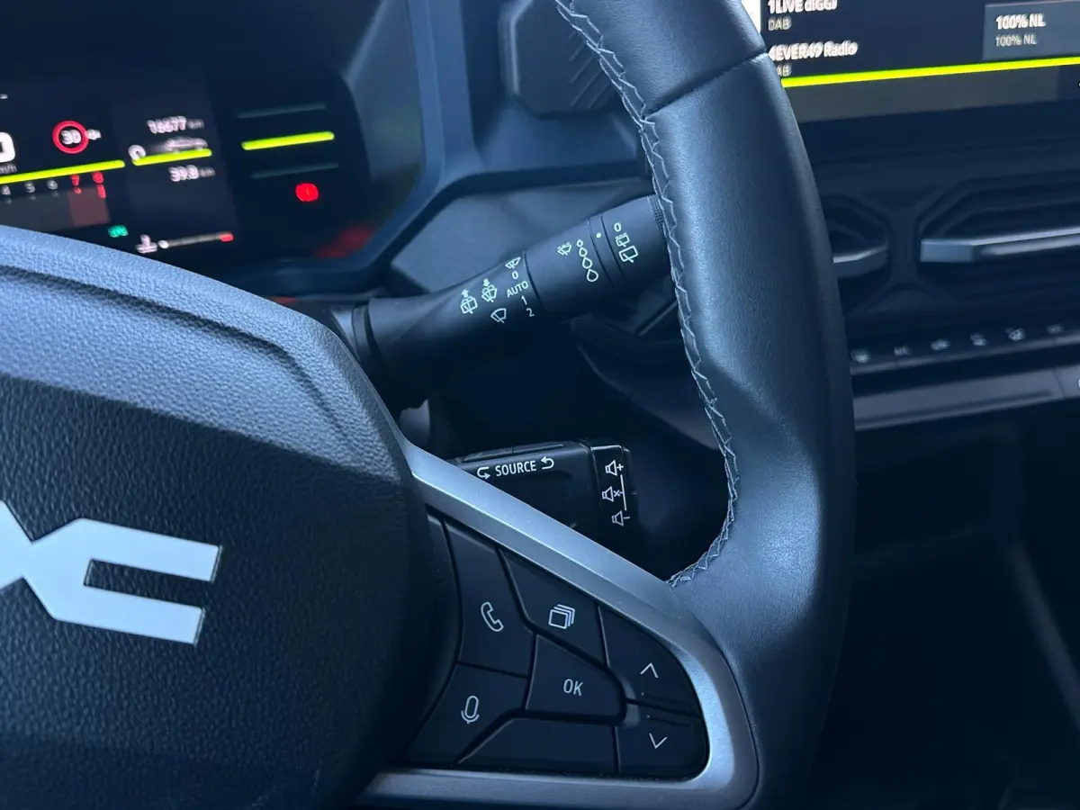 100 ECO-G Expression, Airco, Camera, CarPlay, Cruise, Virtual Cockpit, Bluetooth, DAB, Safety, Fabrieksgarantie