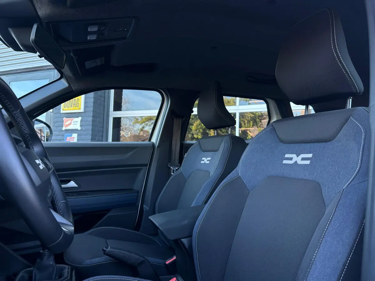 100 ECO-G Expression, Airco, Camera, CarPlay, Cruise, Virtual Cockpit, Bluetooth, DAB, Safety, Fabrieksgarantie