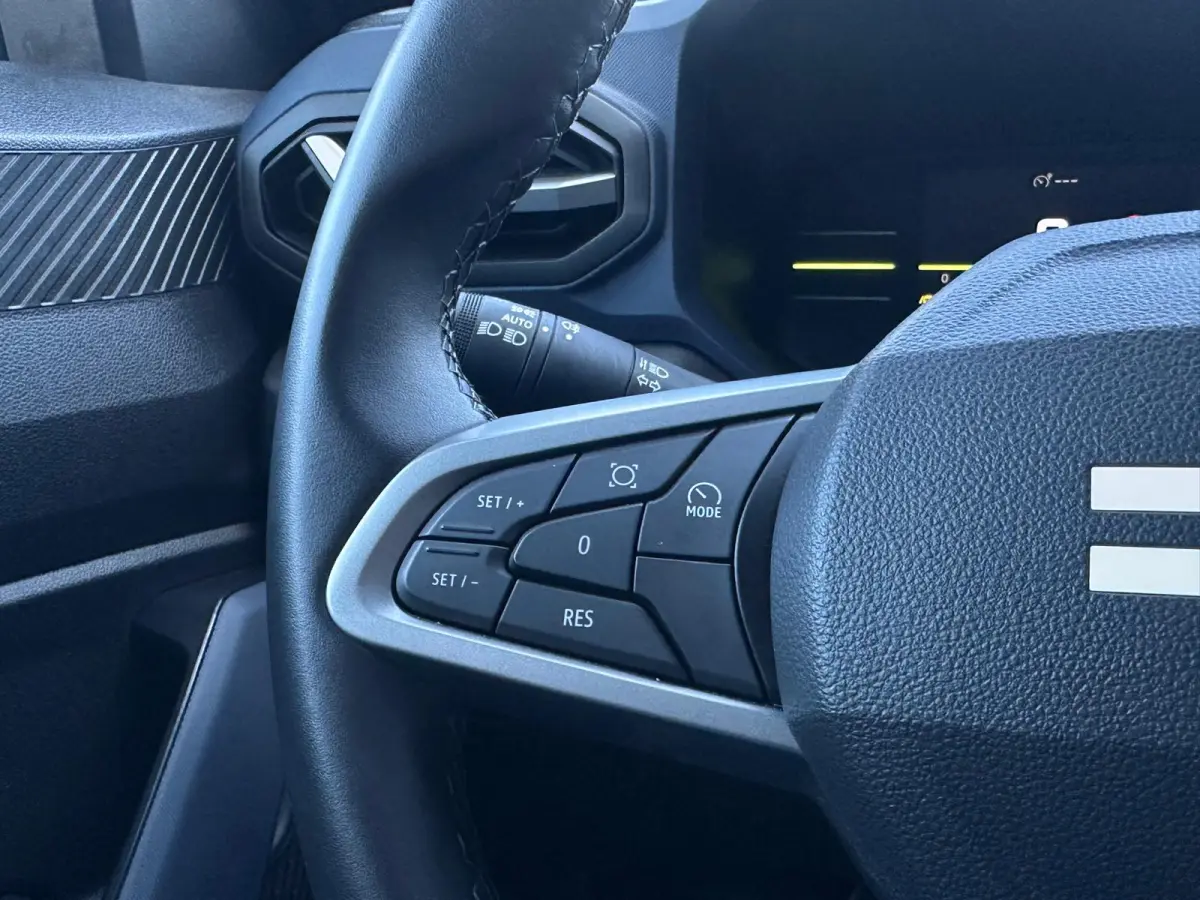 100 ECO-G Expression, Airco, Camera, CarPlay, Cruise, Virtual Cockpit, Bluetooth, DAB, Safety, Fabrieksgarantie