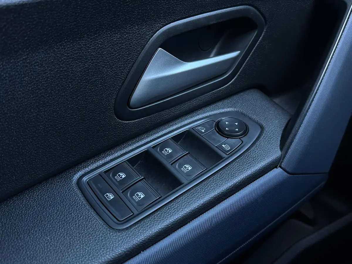 100 ECO-G Expression, Airco, Camera, CarPlay, Cruise, Virtual Cockpit, Bluetooth, DAB, Safety, Fabrieksgarantie