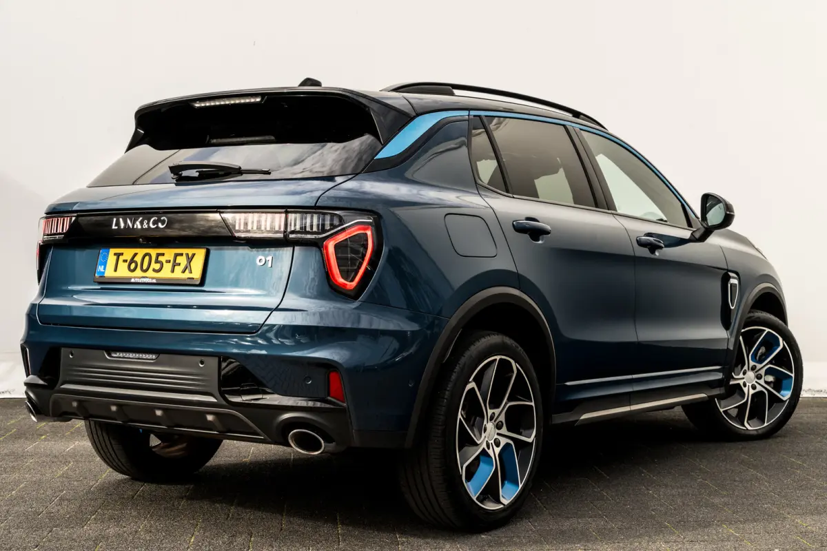 1.5 Plug-in Hybrid 262 Pk | Zwarte hemel | Panoramadak | 75 km Elektrisch | 360 Camera | NL Auto | 20 inch. LMV | 1e Eigenaar
