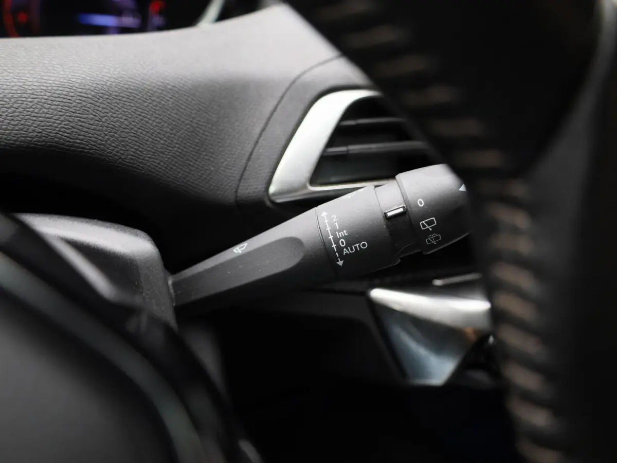 1.2 PureTech Active Pack Business | Apple Carplay / Android Auto | Achteruitrijcamera | Parkeersensoren | Cruise Control |