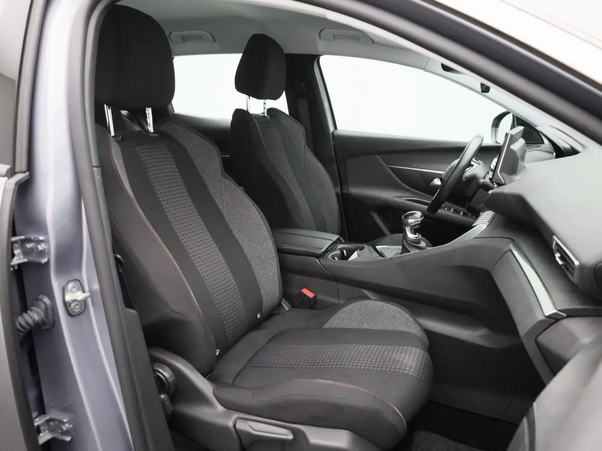 1.2 PureTech Active Pack Business | Apple Carplay / Android Auto | Achteruitrijcamera | Parkeersensoren | Cruise Control |