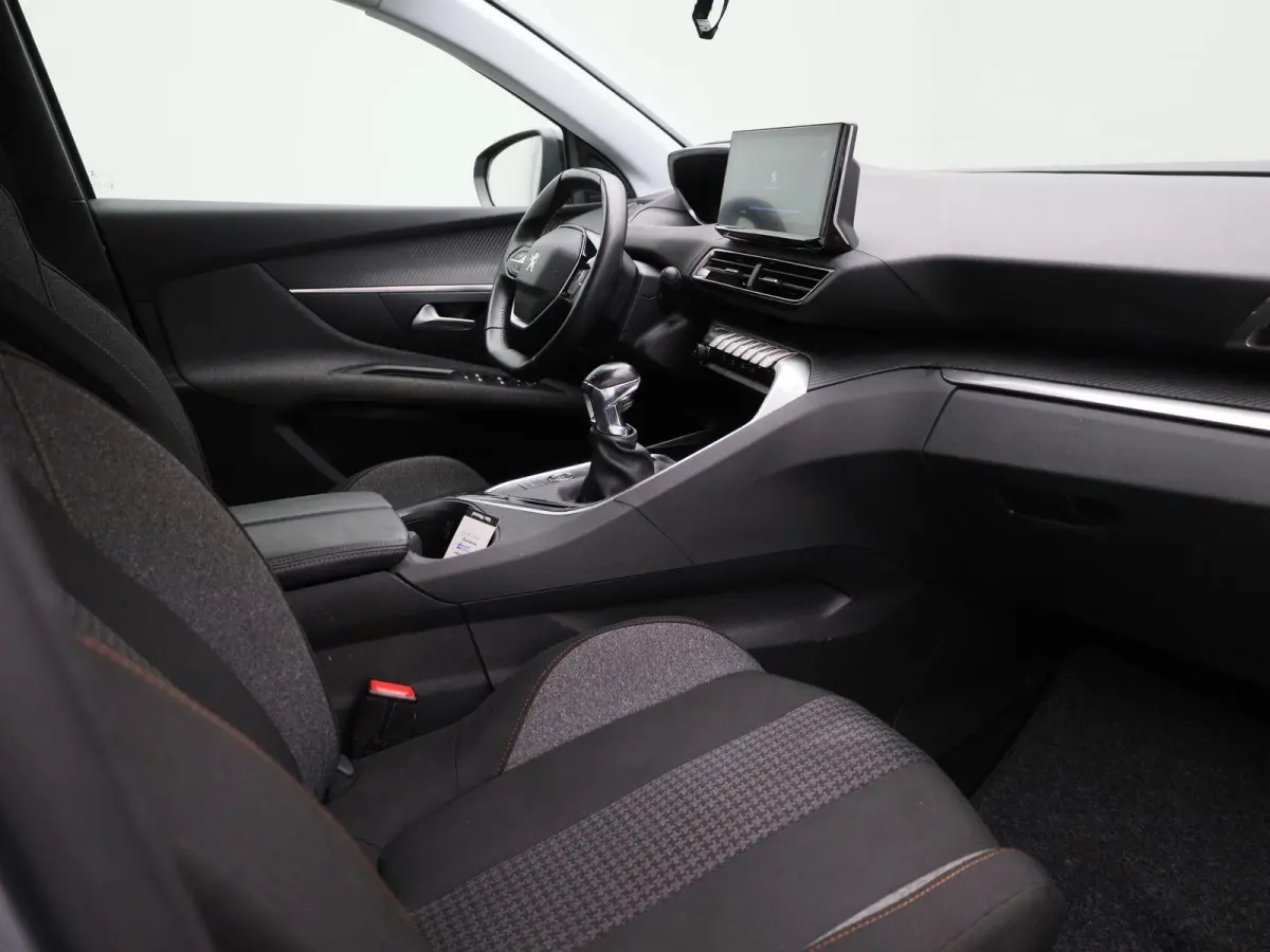 1.2 PureTech Active Pack Business | Apple Carplay / Android Auto | Achteruitrijcamera | Parkeersensoren | Cruise Control |