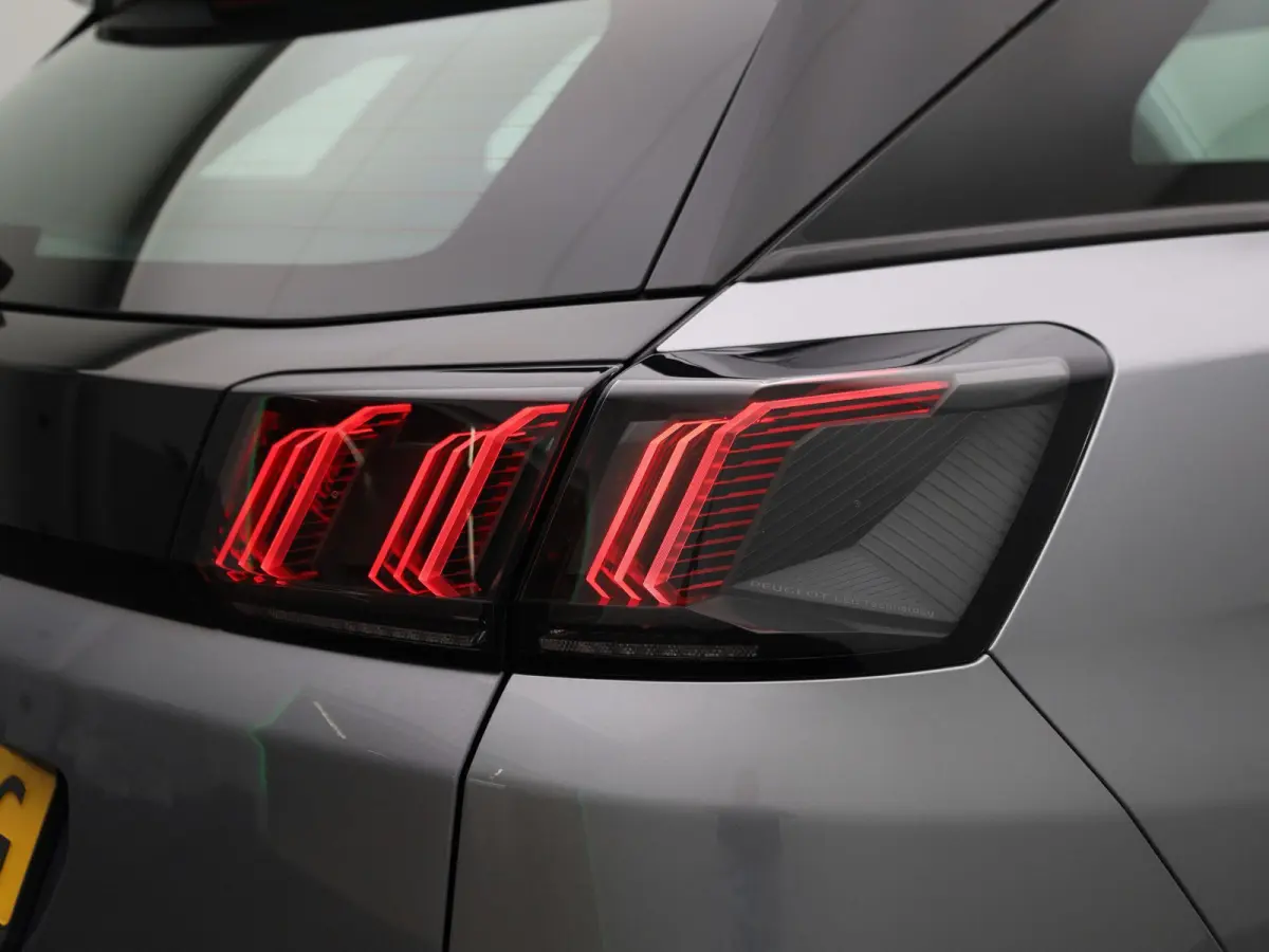 1.2 PureTech Active Pack Business | Apple Carplay / Android Auto | Achteruitrijcamera | Parkeersensoren | Cruise Control |