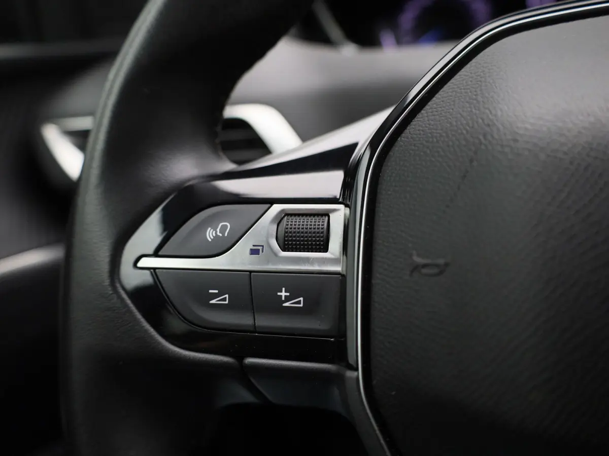 1.2 PureTech Active Pack Business | Apple Carplay / Android Auto | Achteruitrijcamera | Parkeersensoren | Cruise Control |