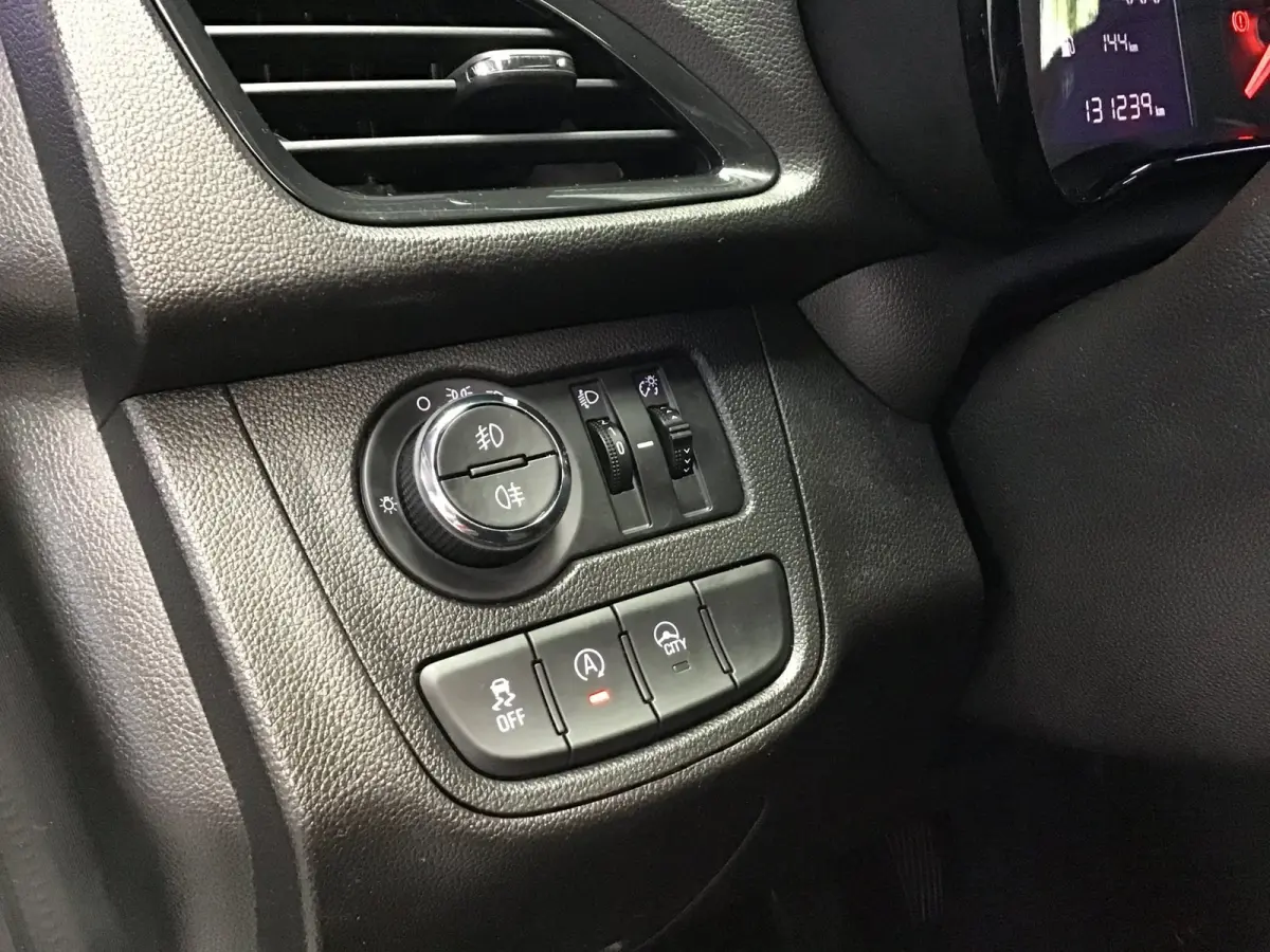 1.0 Online Edition I Kln Brt I Carplay I Airco I Cruise I Led I Parkeer sens I BT I 15inch I Compl. Onderhoud.
