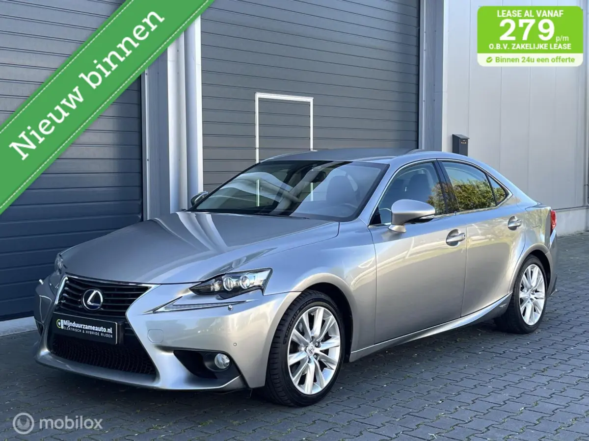 300h Luxury Line , Leder, LED, Dealer, 1 ste eig !