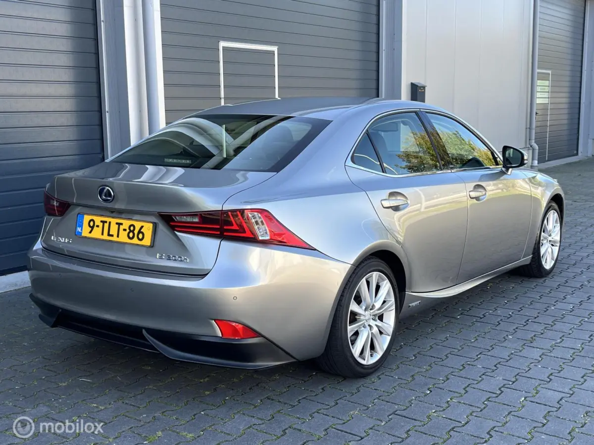 300h Luxury Line , Leder, LED, Dealer, 1 ste eig !