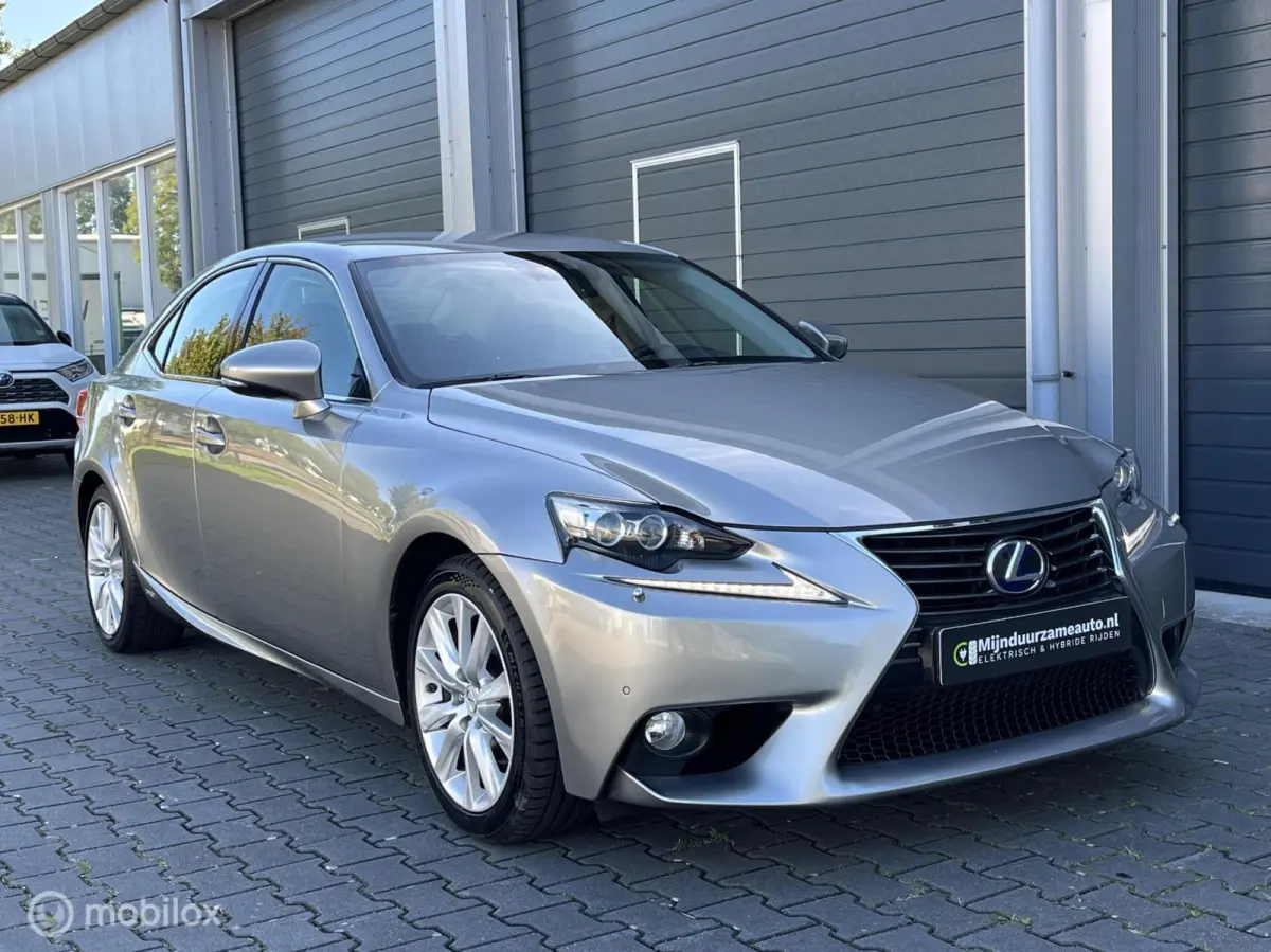 300h Luxury Line , Leder, LED, Dealer, 1 ste eig !