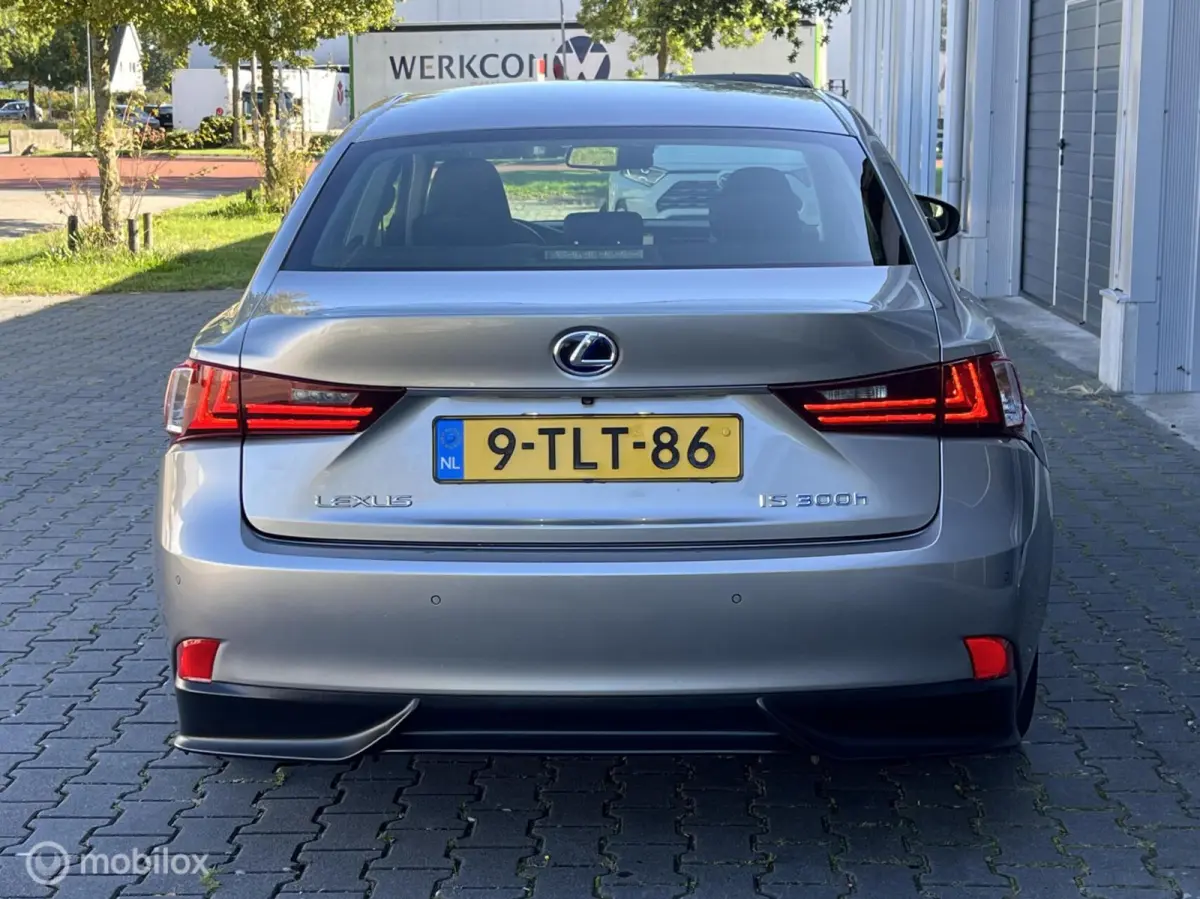 300h Luxury Line , Leder, LED, Dealer, 1 ste eig !