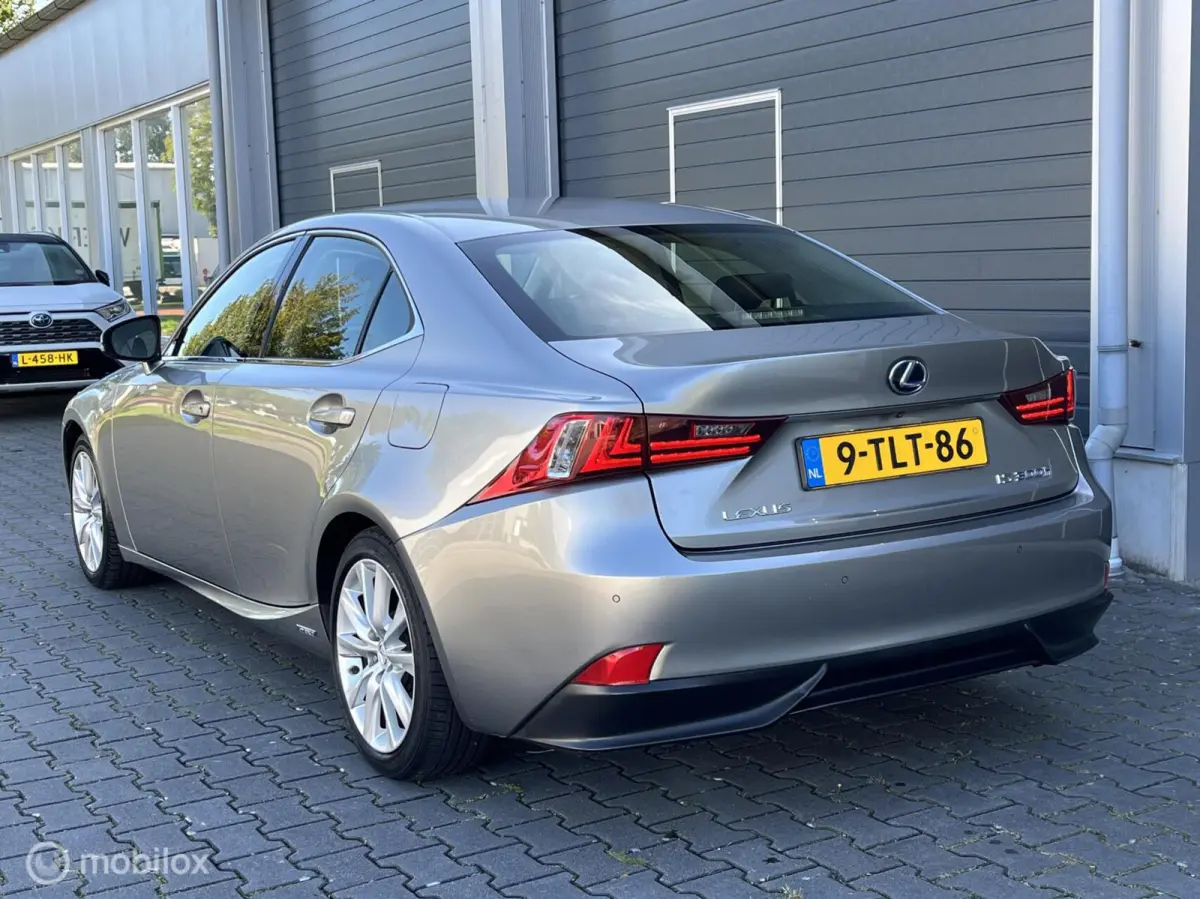 300h Luxury Line , Leder, LED, Dealer, 1 ste eig !