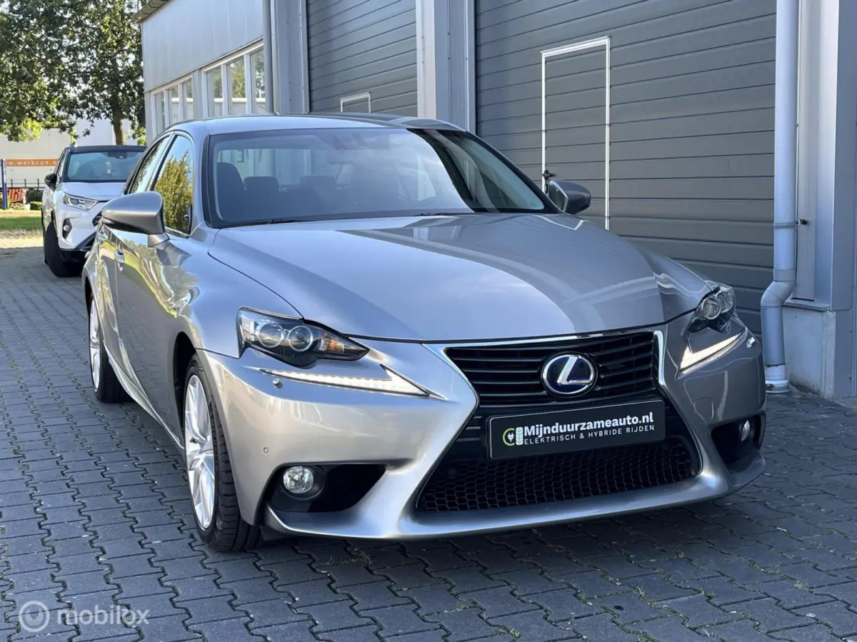 300h Luxury Line , Leder, LED, Dealer, 1 ste eig !