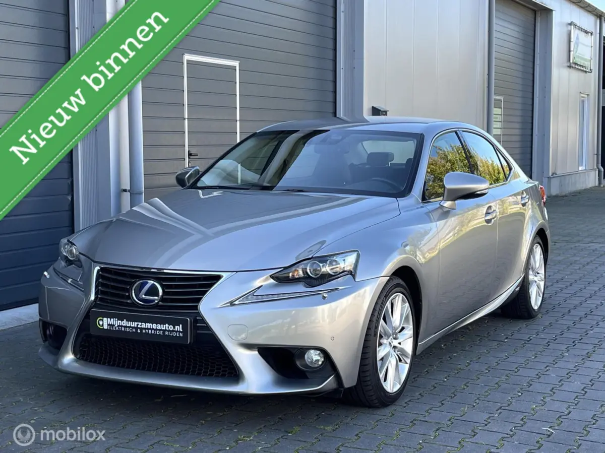 300h Luxury Line , Leder, LED, Dealer, 1 ste eig !