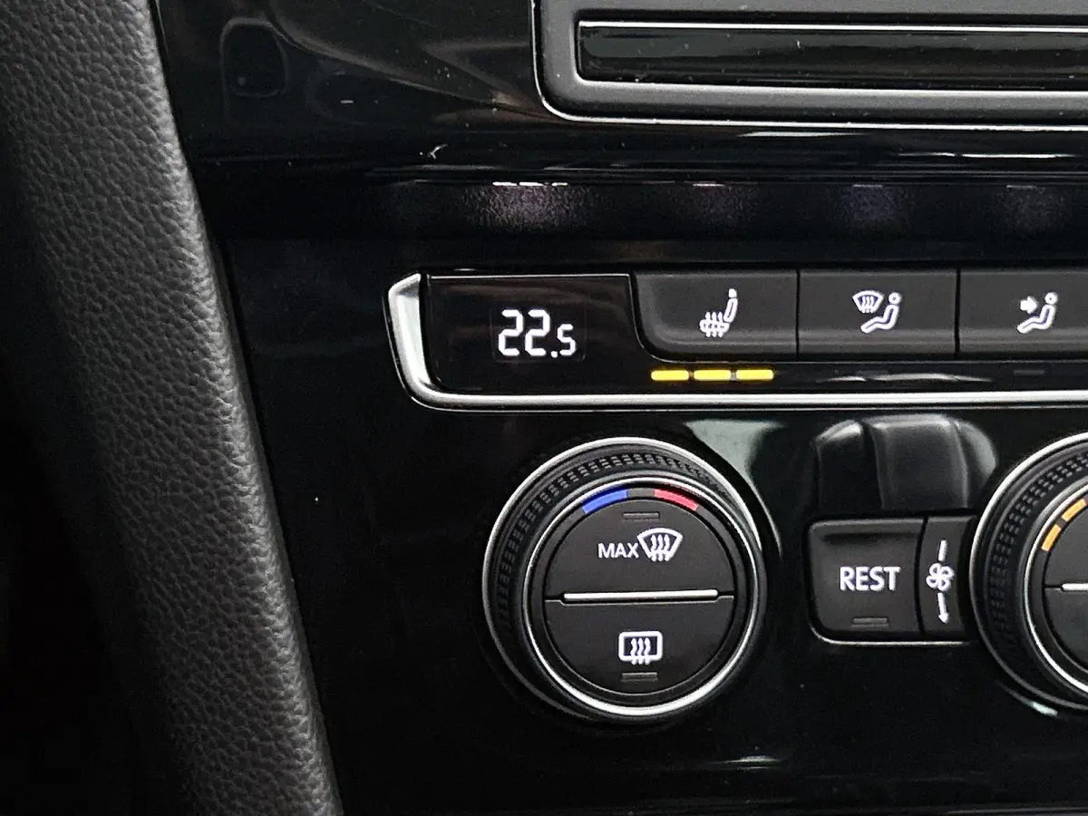 1.4 TSI GTE Connected Series Plus | Apple Carplay / Android Auto | Panoramadak | Stoelverwarming | Achteruitrijcamera | Parkeersensoren |