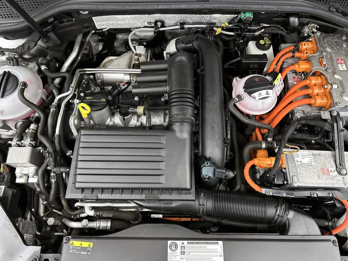 1.4 TSI GTE Connected Series Plus | Apple Carplay / Android Auto | Panoramadak | Stoelverwarming | Achteruitrijcamera | Parkeersensoren |