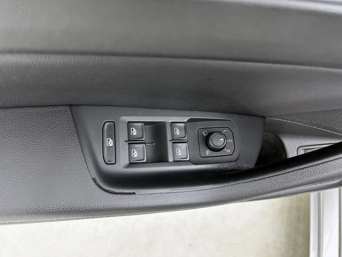 1.4 TSI GTE Connected Series Plus | Apple Carplay / Android Auto | Panoramadak | Stoelverwarming | Achteruitrijcamera | Parkeersensoren |