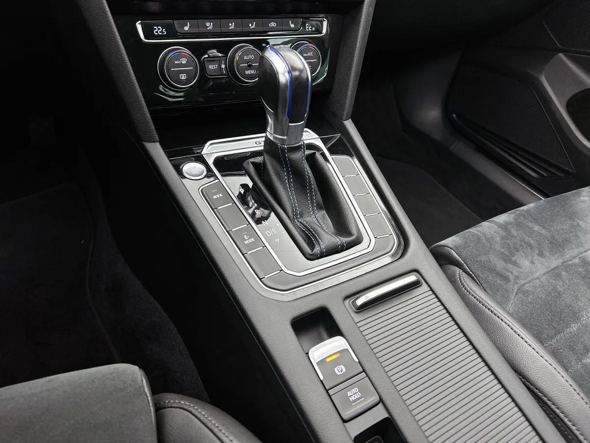 1.4 TSI GTE Connected Series Plus | Apple Carplay / Android Auto | Panoramadak | Stoelverwarming | Achteruitrijcamera | Parkeersensoren |