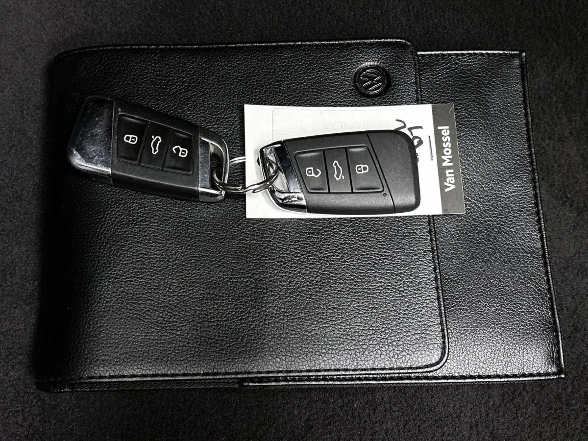 1.4 TSI GTE Connected Series Plus | Apple Carplay / Android Auto | Panoramadak | Stoelverwarming | Achteruitrijcamera | Parkeersensoren |
