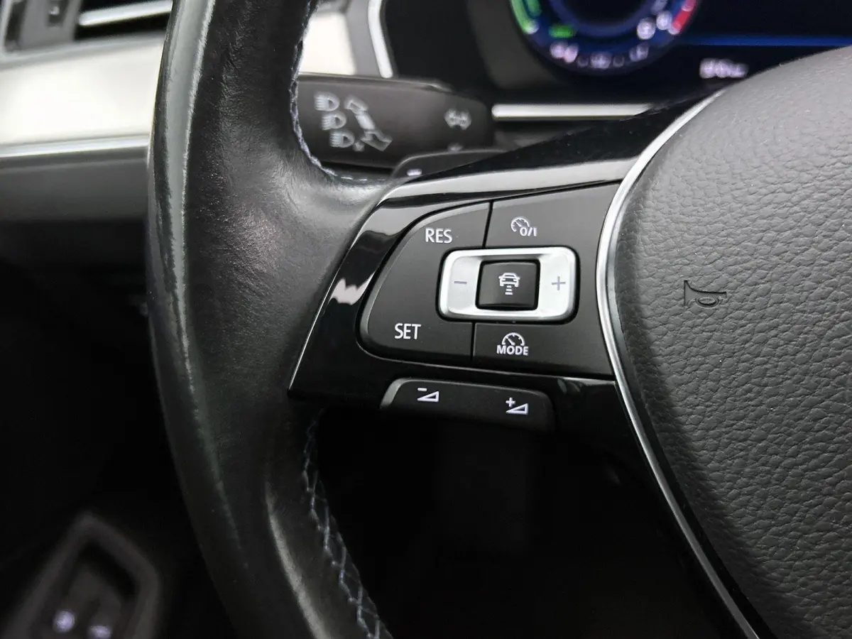 1.4 TSI GTE Connected Series Plus | Apple Carplay / Android Auto | Panoramadak | Stoelverwarming | Achteruitrijcamera | Parkeersensoren |