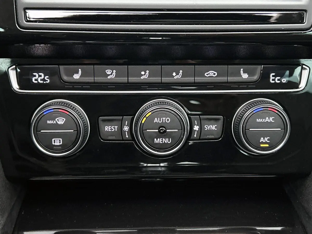1.4 TSI GTE Connected Series Plus | Apple Carplay / Android Auto | Panoramadak | Stoelverwarming | Achteruitrijcamera | Parkeersensoren |
