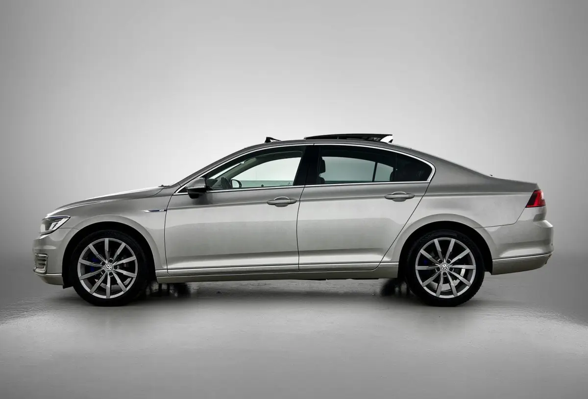 1.4 TSI GTE Connected Series Plus | Apple Carplay / Android Auto | Panoramadak | Stoelverwarming | Achteruitrijcamera | Parkeersensoren |