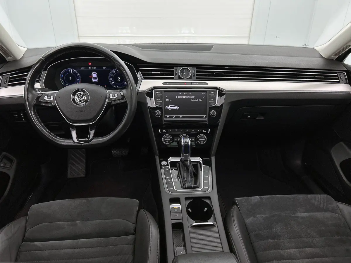 1.4 TSI GTE Connected Series Plus | Apple Carplay / Android Auto | Panoramadak | Stoelverwarming | Achteruitrijcamera | Parkeersensoren |