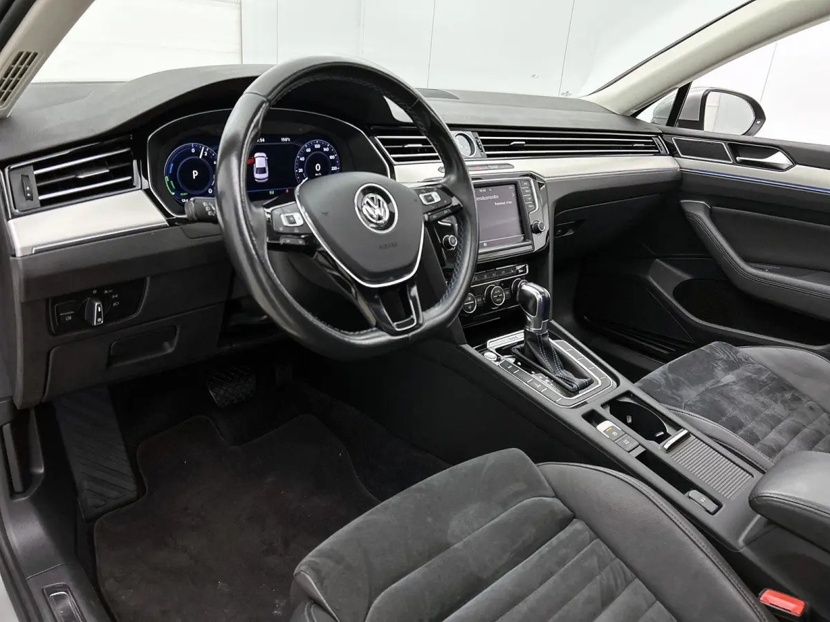 1.4 TSI GTE Connected Series Plus | Apple Carplay / Android Auto | Panoramadak | Stoelverwarming | Achteruitrijcamera | Parkeersensoren |