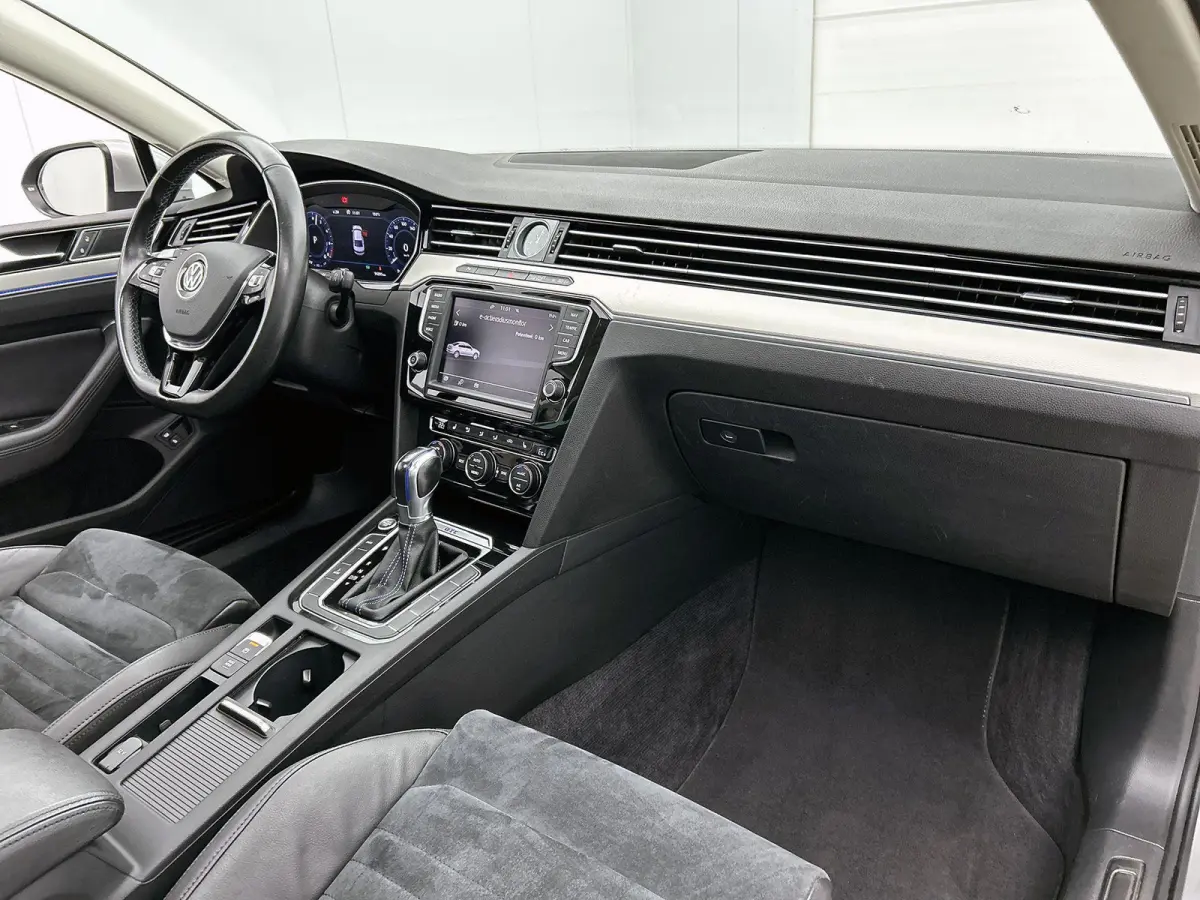 1.4 TSI GTE Connected Series Plus | Apple Carplay / Android Auto | Panoramadak | Stoelverwarming | Achteruitrijcamera | Parkeersensoren |