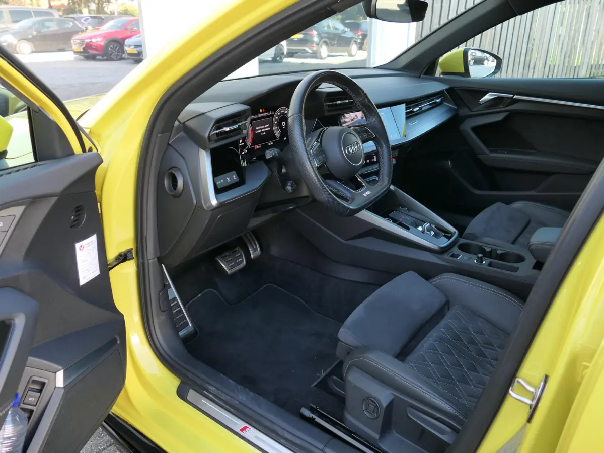 40 TFSI e S-Line | Black optic | Full Maxton Design | Bang & Olufsen | Alcantara-/lederen sportstoelen | Maxtrix LED | Draadloos Apple-/Android Carplay | Elektrische achterklep |  Sportstuur