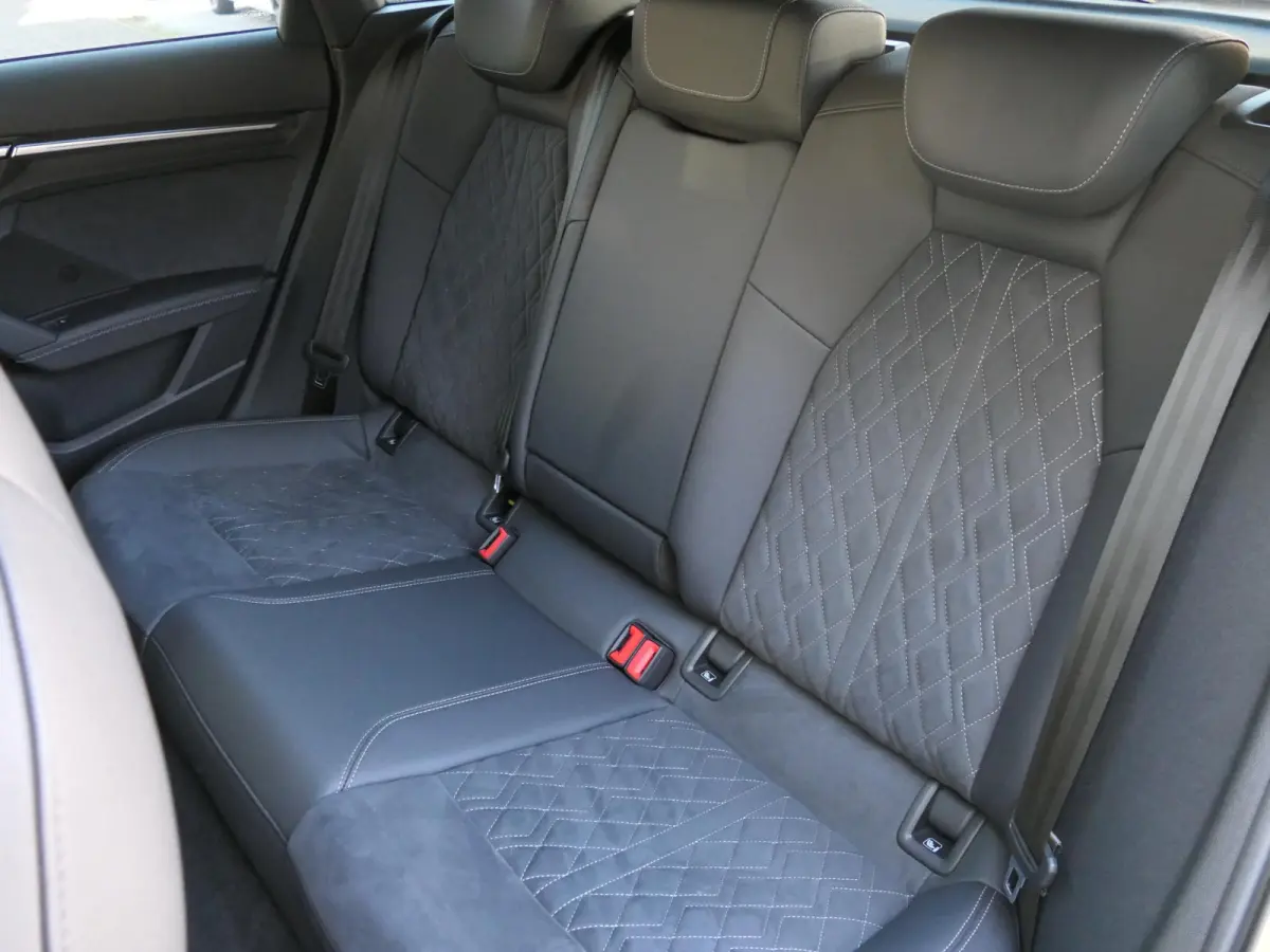 40 TFSI e S-Line | Black optic | Full Maxton Design | Bang & Olufsen | Alcantara-/lederen sportstoelen | Maxtrix LED | Draadloos Apple-/Android Carplay | Elektrische achterklep |  Sportstuur