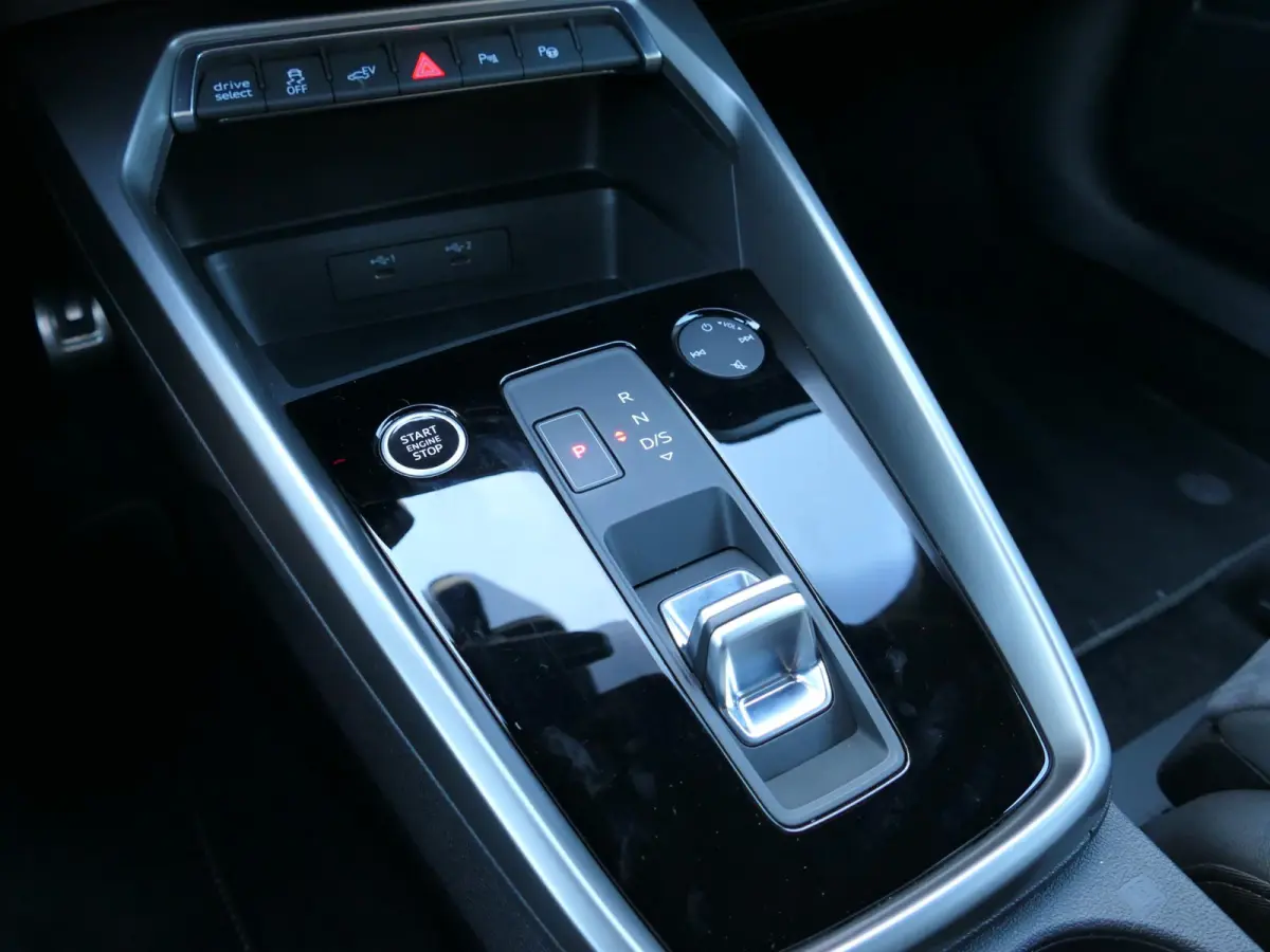 40 TFSI e S-Line | Black optic | Full Maxton Design | Bang & Olufsen | Alcantara-/lederen sportstoelen | Maxtrix LED | Draadloos Apple-/Android Carplay | Elektrische achterklep |  Sportstuur