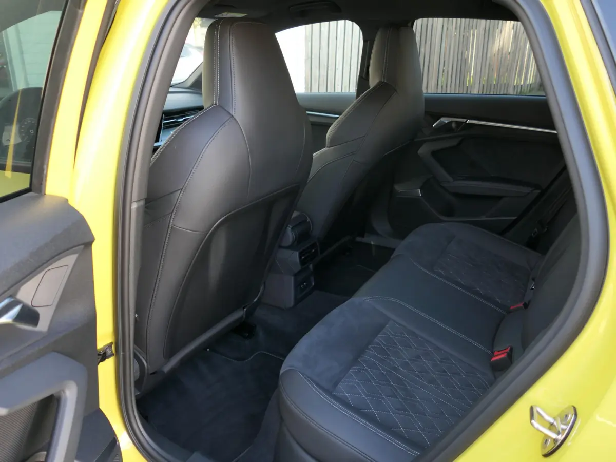 40 TFSI e S-Line | Black optic | Full Maxton Design | Bang & Olufsen | Alcantara-/lederen sportstoelen | Maxtrix LED | Draadloos Apple-/Android Carplay | Elektrische achterklep |  Sportstuur