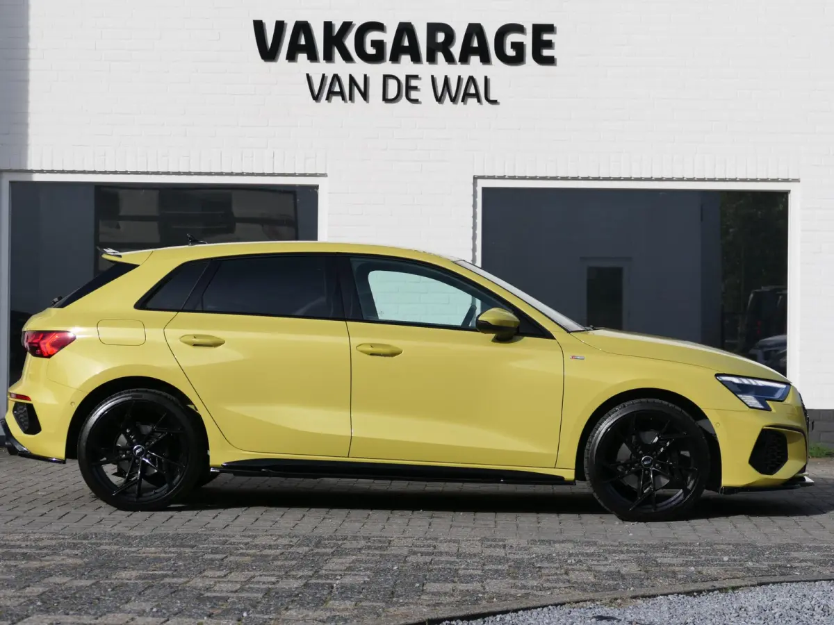 40 TFSI e S-Line | Black optic | Full Maxton Design | Bang & Olufsen | Alcantara-/lederen sportstoelen | Maxtrix LED | Draadloos Apple-/Android Carplay | Elektrische achterklep |  Sportstuur