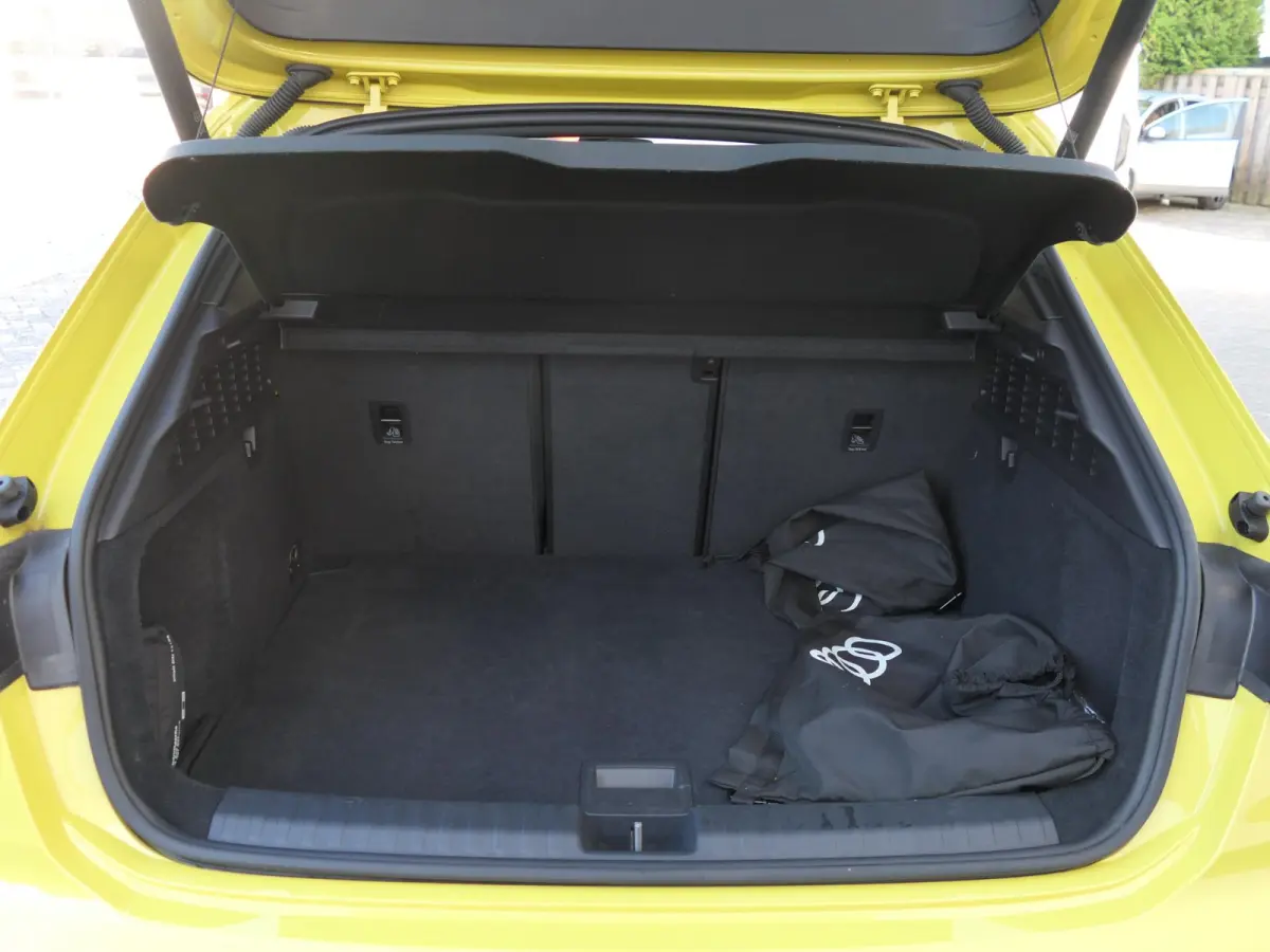 40 TFSI e S-Line | Black optic | Full Maxton Design | Bang & Olufsen | Alcantara-/lederen sportstoelen | Maxtrix LED | Draadloos Apple-/Android Carplay | Elektrische achterklep |  Sportstuur