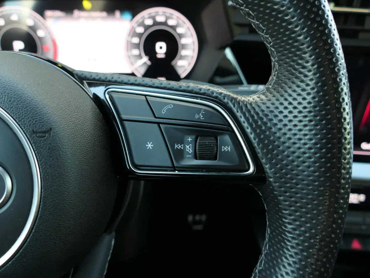 40 TFSI e S-Line | Black optic | Full Maxton Design | Bang & Olufsen | Alcantara-/lederen sportstoelen | Maxtrix LED | Draadloos Apple-/Android Carplay | Elektrische achterklep |  Sportstuur