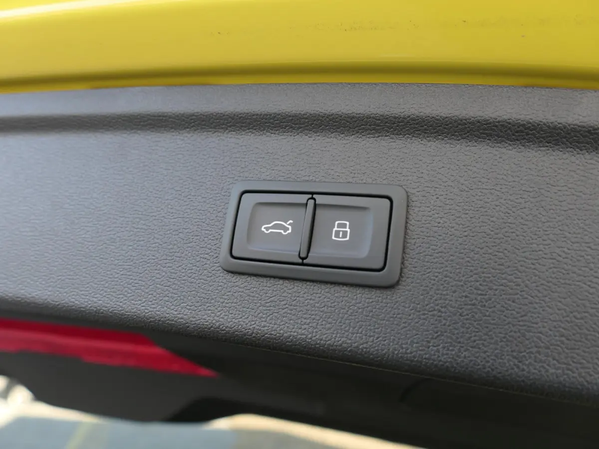 40 TFSI e S-Line | Black optic | Full Maxton Design | Bang & Olufsen | Alcantara-/lederen sportstoelen | Maxtrix LED | Draadloos Apple-/Android Carplay | Elektrische achterklep |  Sportstuur